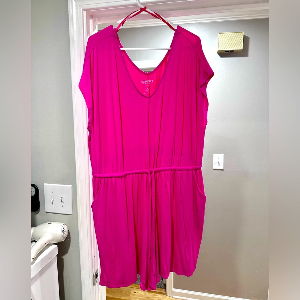 Torrid hot pink romper Size 3 NWOT.